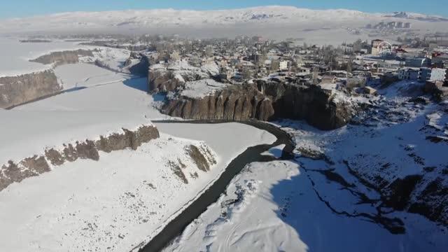 Ağrı’da Murat Kanyonu Görenleri Büyülüyor