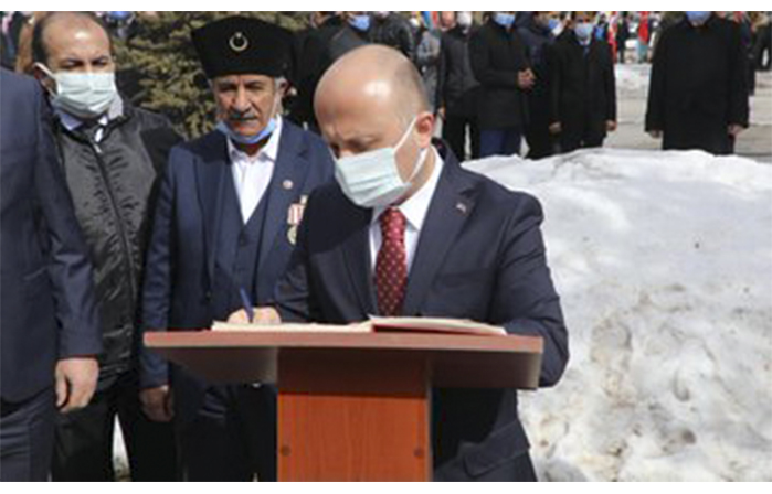 Ağrı’da 18 Mart Çanakkale Zaferi Nedeniyle Atatürk Anıtı’na Çelenk Bırakıldı