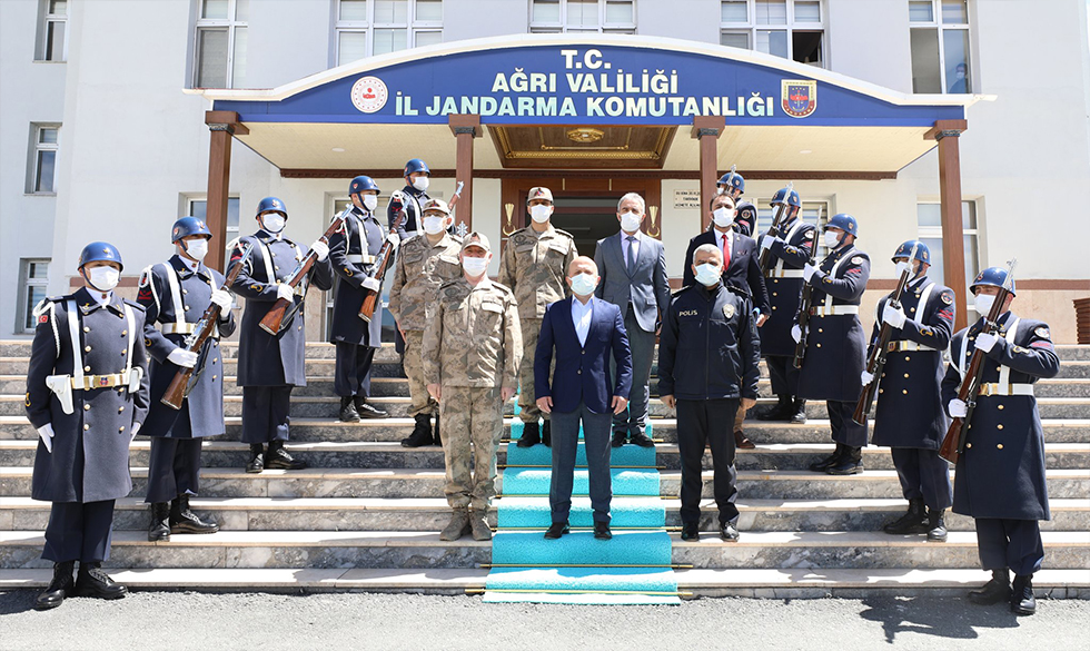 Ağrı Valisi Dr. Osman Varol  İl Jandarma Komutanlığını Ziyaret Etti