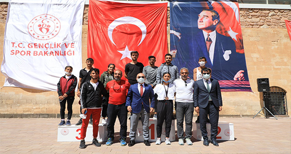 Vali Varol, İshak Paşa Sarayı Dağ Koşuları Türkiye Şampiyonası Programına Katıldı
