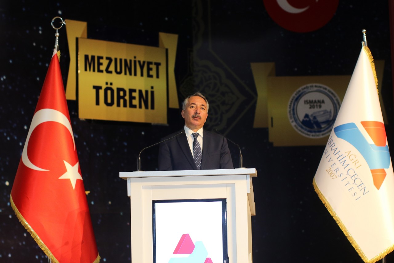 AİÇÜ’de Yüz Yüze Mezuniyet Töreni Coşkusu