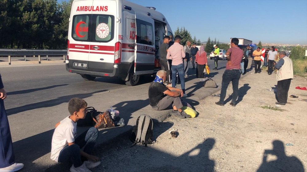 Ağrı Yolcu Otobüsü Şarampole Devrildi 30 Kişi Yaralandı