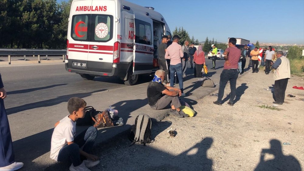 Ağrı Yolcu Otobüsü Şarampole Devrildi 30 Kişi Yaralandı