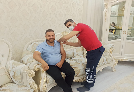 Ağrı’da Dr. ERDOĞAN’dan Çat Kapı Aşılama Ziyaretleri