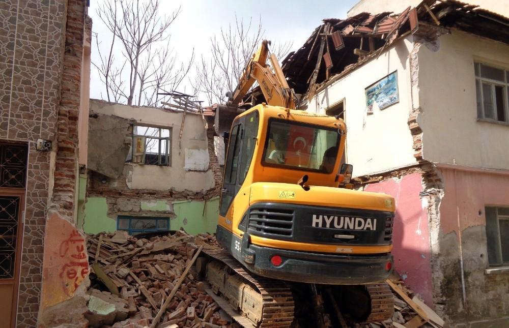 İç İşleri Bakanlığı metruk binalara karşı harekete geçti