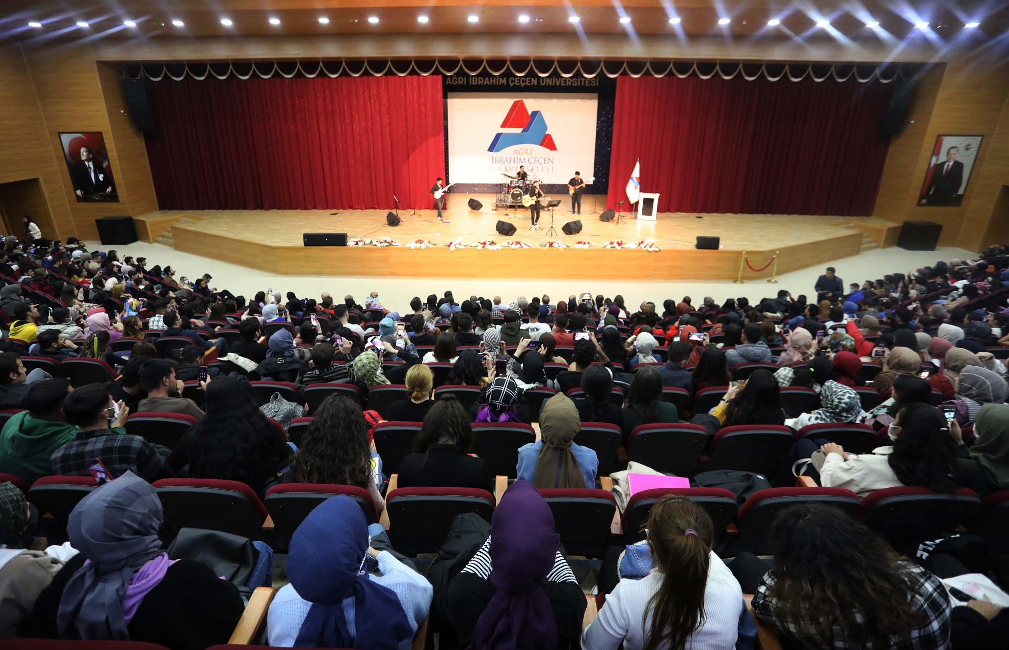 AİÇÜ yeni gelen öğrencilere hoş geldin etkinliği düzenledi