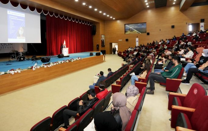 Ağrı İbrahim Çeçen Üniversitesi Rektörü Prof. Dr. KARABULUT Öğrencilerle Bir Araya Geldi