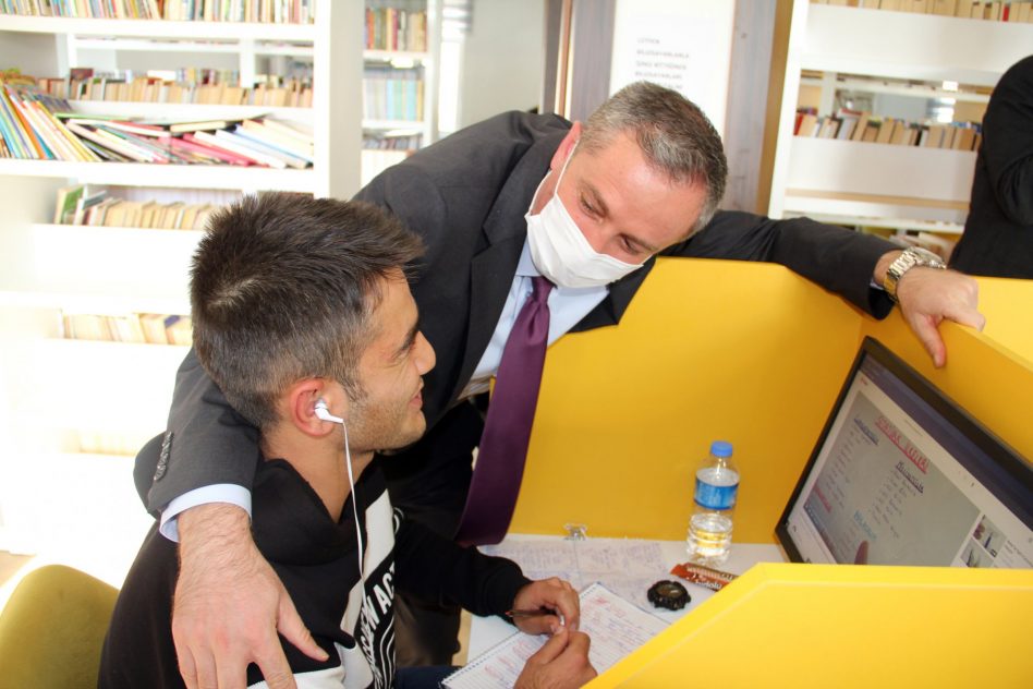 Ağrı İl Milli Eğitim Müdürü Hasan Kökrek, Taşlıçay ve Diyadin ilçelerindeki okulları ziyaret etti