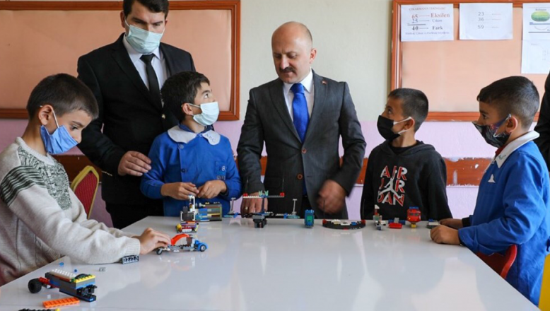 Ağrı Valisi Dr. Osman Varol, Çukuralan İlk ve Ortaokulu’na ziyarette bulundu