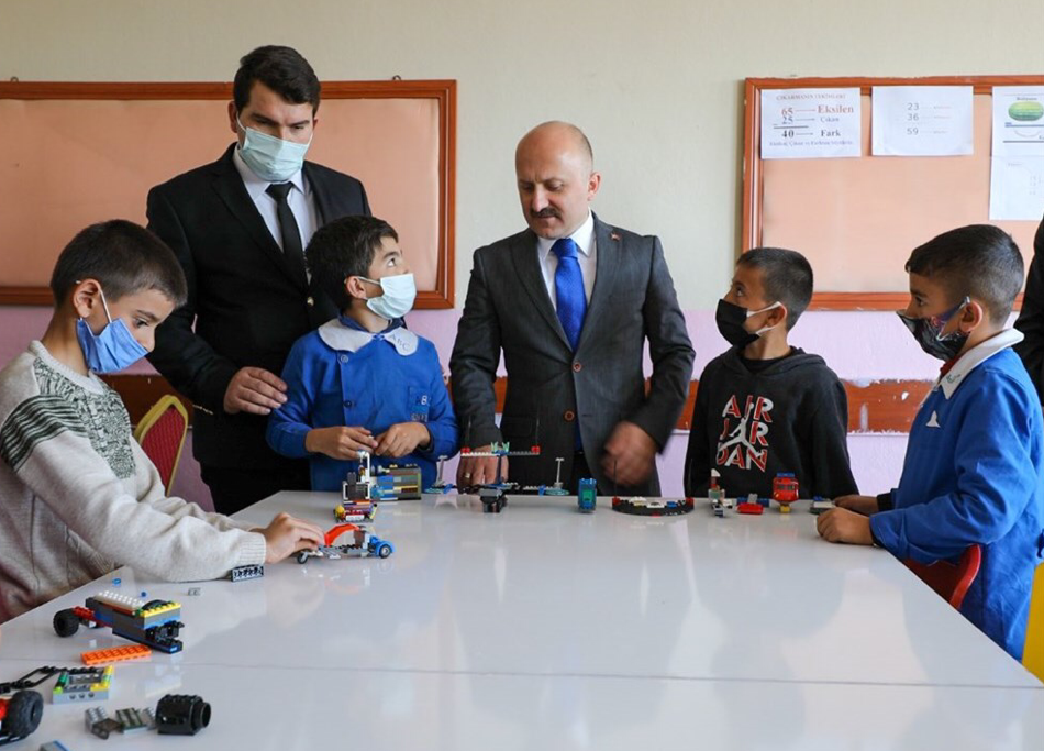 Ağrı Valisi Dr. Osman Varol, Çukuralan İlk ve Ortaokulu’na ziyarette bulundu
