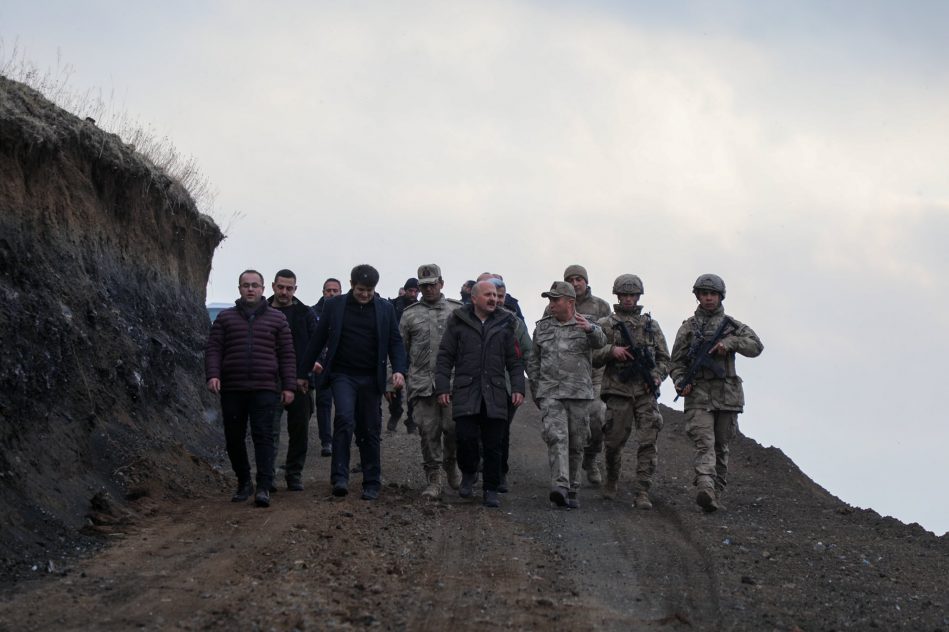 Ağrı Valisi Dr. Varol, Karnıyarık Tepesi’nde incelemelerde bulundu