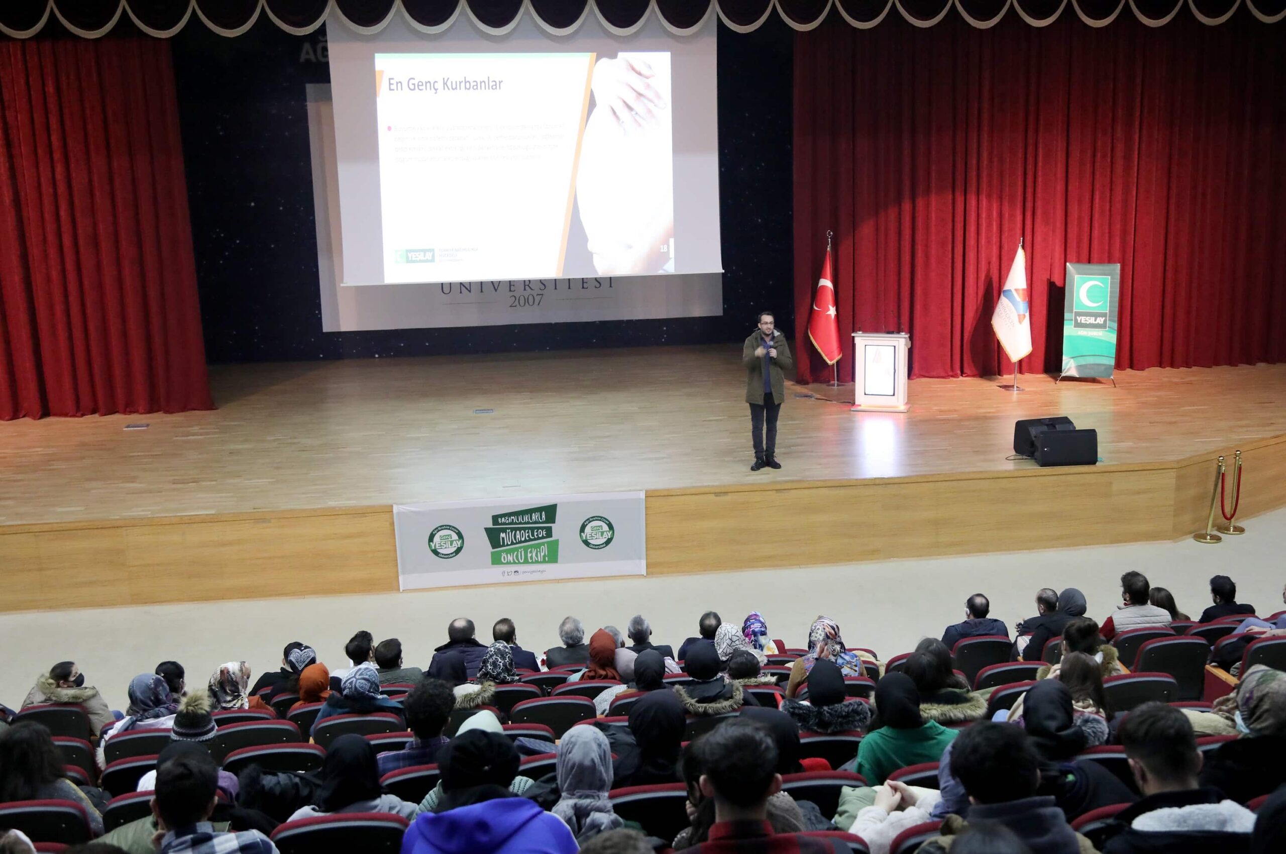 AİÇÜ’de ‘Bağımlılıkla Mücadele Konferansı’