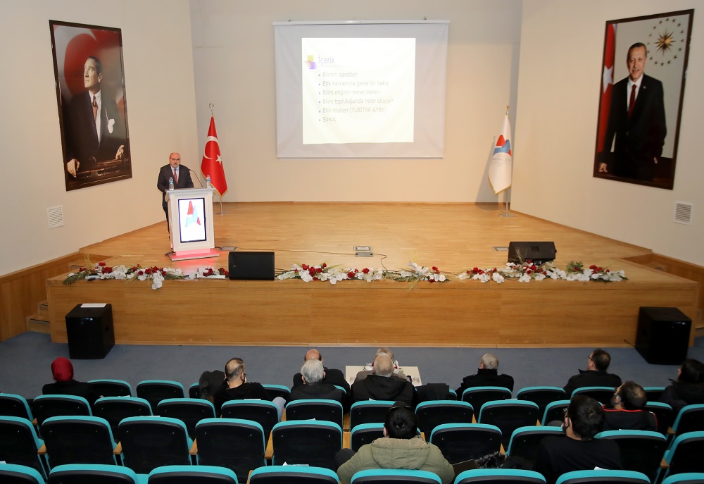 AİÇÜ’de “Bilimsel Araştırma ve Yayın Etiği” Konferansı Düzenlendi
