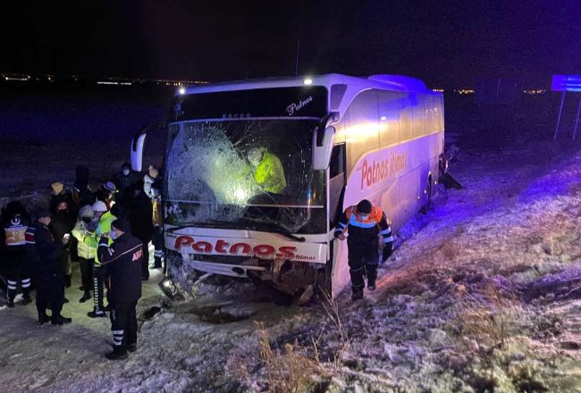 Ağrı Otobüs Firmasının otobüsü Aksaray’da şarampole düştü!