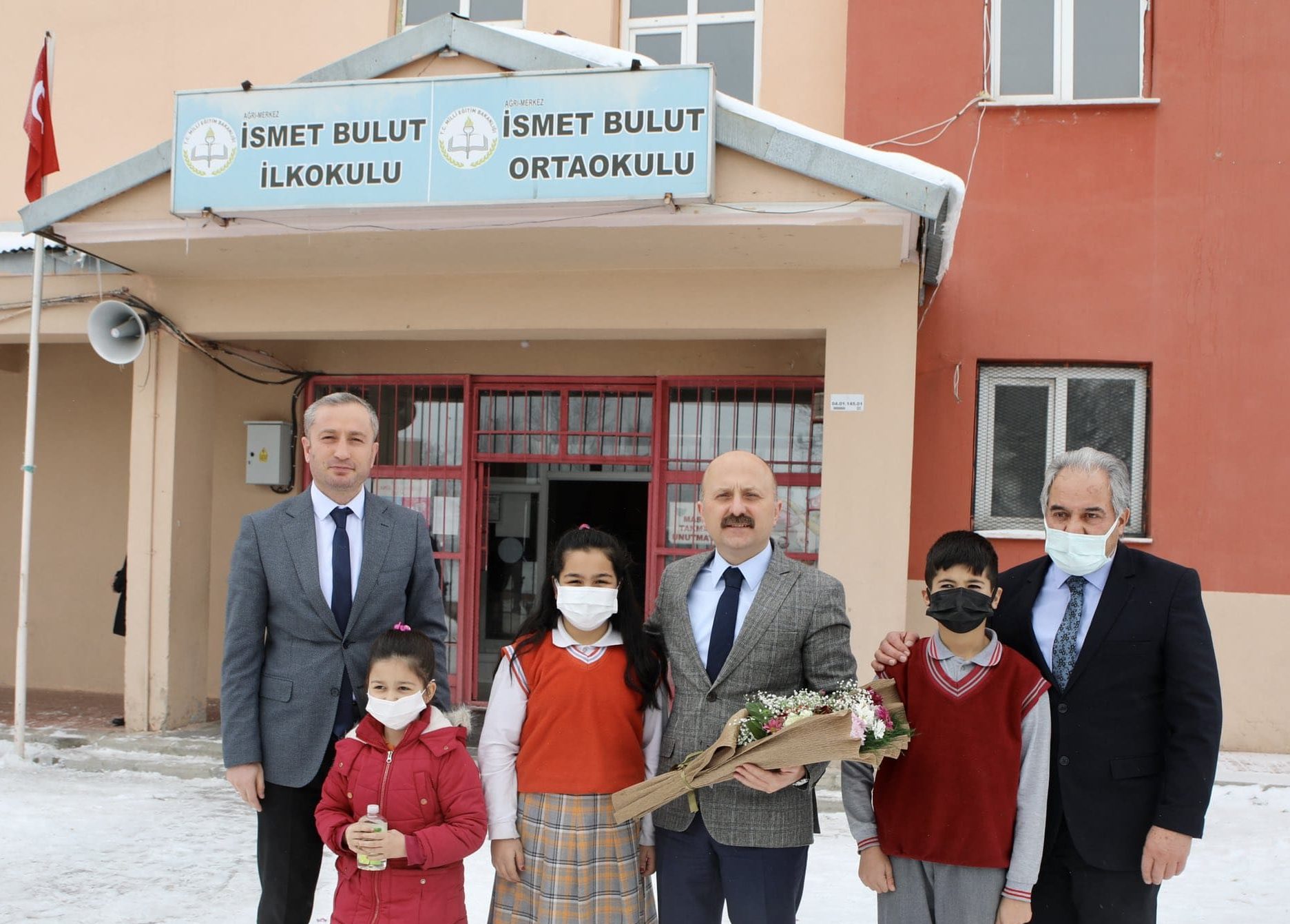 Ağrı Valisi Dr. Varol’dan İsmet Bulut İlkokulu ve Ortaokuluna Ziyaret