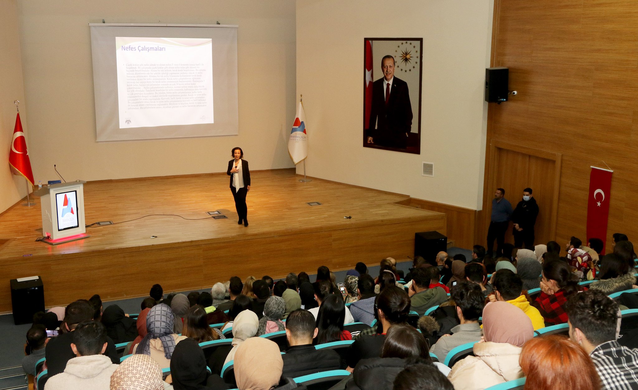 AiÇÜ’de “Sesin Büyüsü, Bedenin Gücü” Semineri Düzenlendi