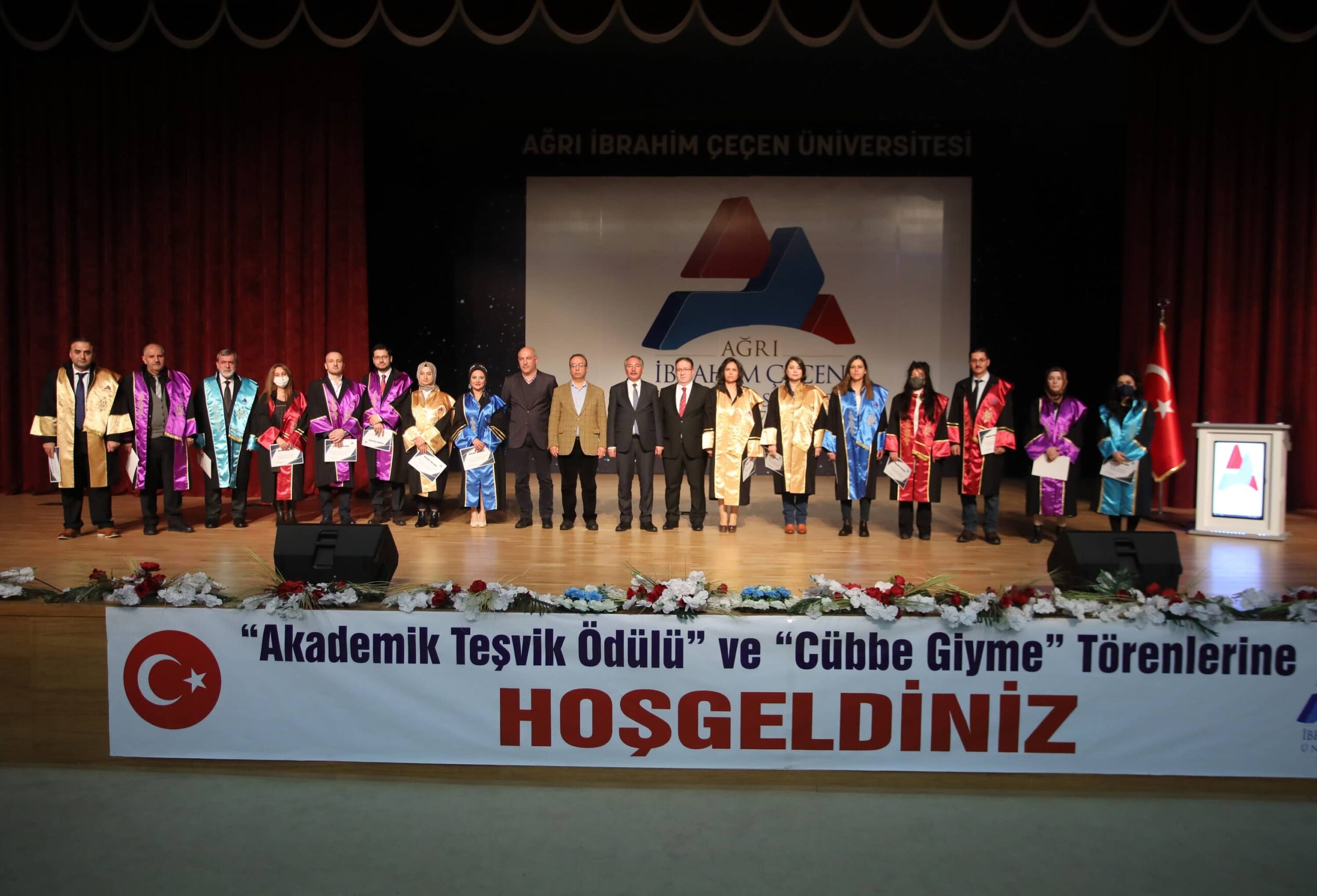 AİÇÜ’de Akademik Teşvik Ödülü ve Cübbe Giyme Töreni Yapıldı