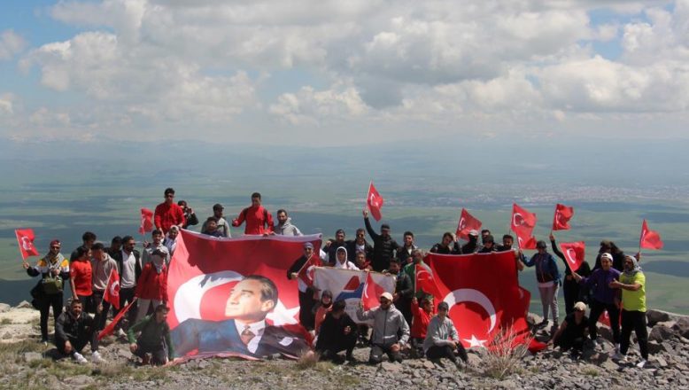 AİÇÜ’den 19 Mayıs Atatürk’ü Anma, Gençlik ve Spor Bayramı Tırmanışı