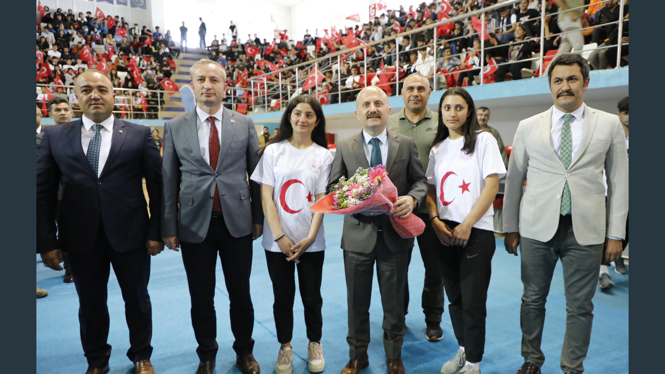 Ağrı’da Spor Malzemesi Dağıtım Töreni Düzenlendi