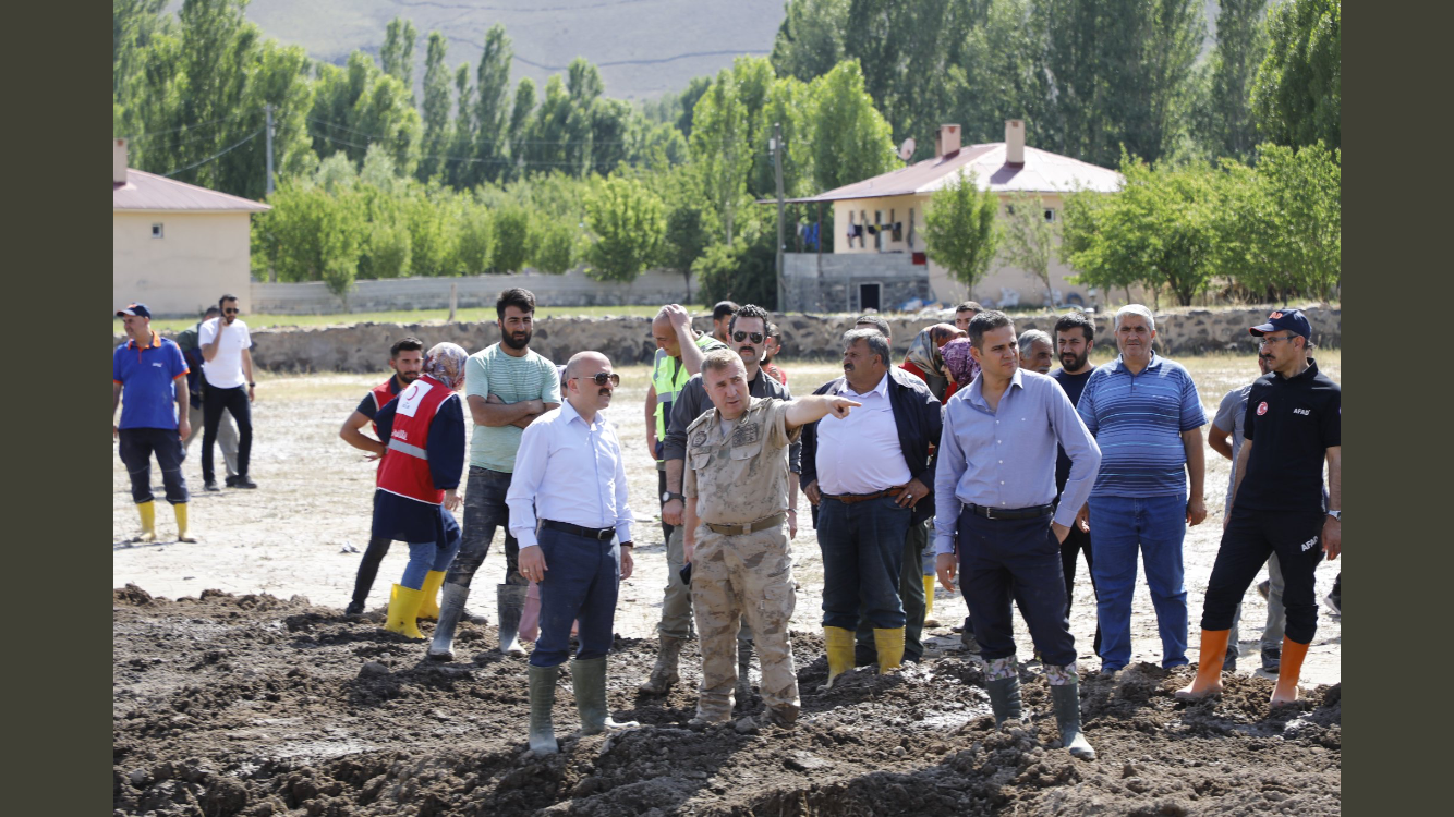 Ağrı Valisi, Sel Felaketinden Etkilenen Köylerde İncelemelerde Bulundu