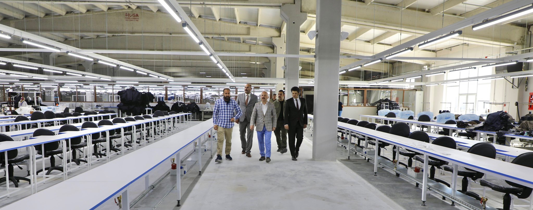 Ağrı Valisi Dr. Varol, Ret Grup Tekstil’i Ziyaret Etti
