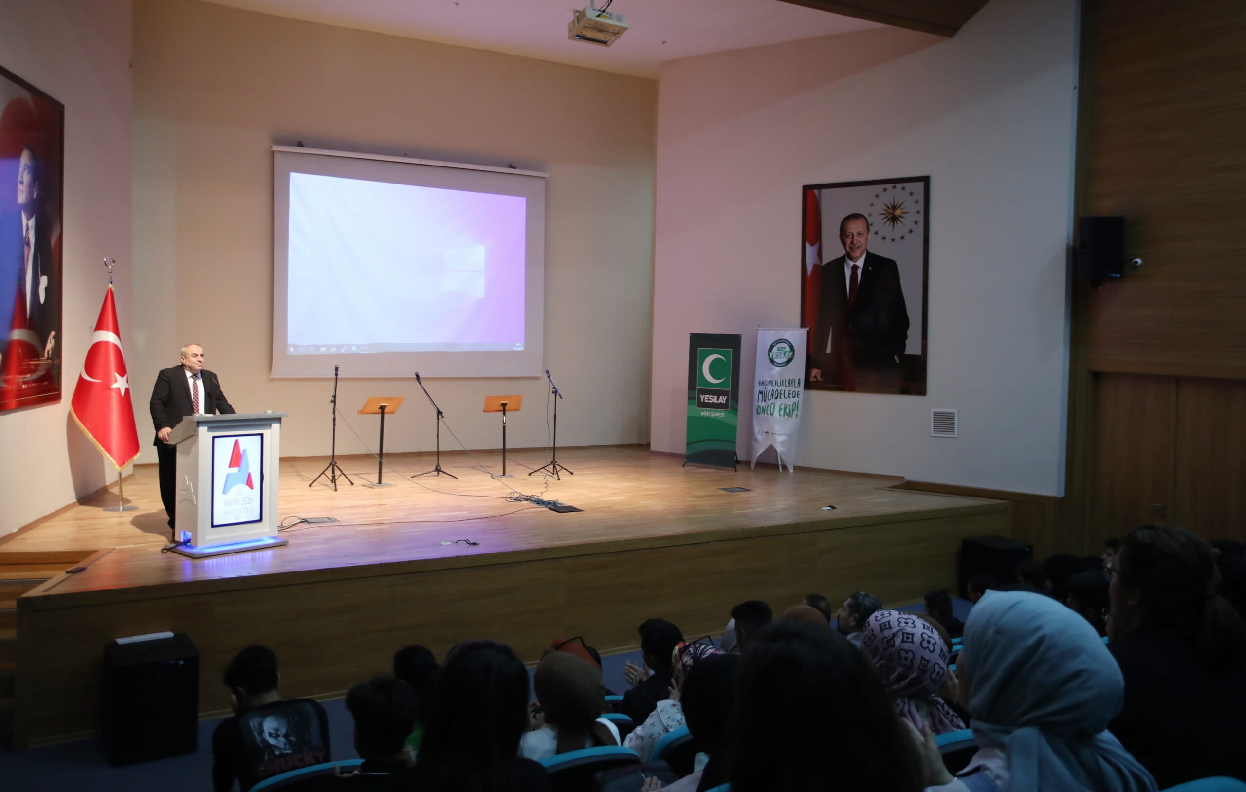 AİÇÜ’de Ödül Töreni Düzenlendi