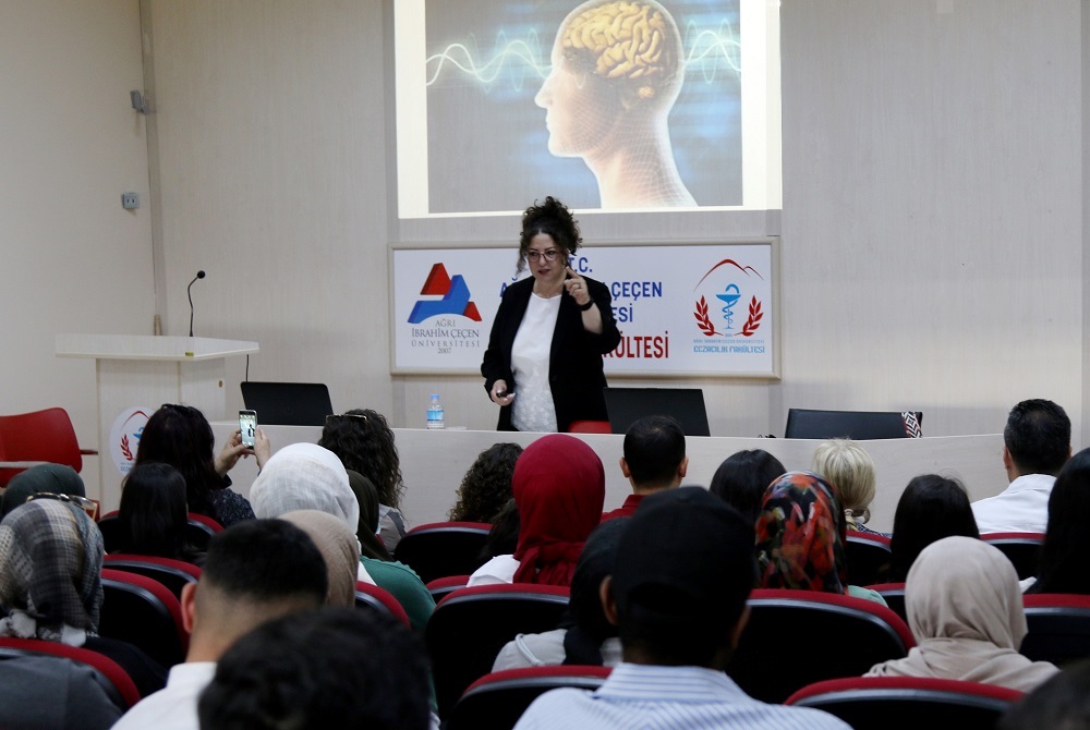 AİÇÜ’de “Yüzümüzün Şifreleri” Semineri Düzenlendi