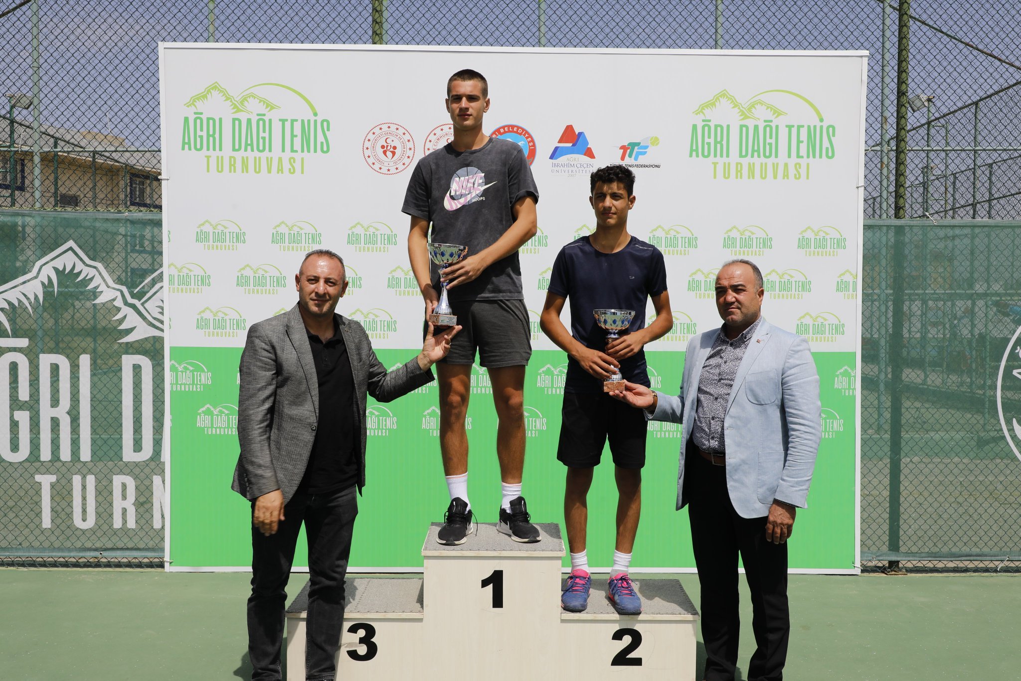 Geleneksel 2. Ağrı Dağı Tenis Turnuvası’nda madalyalar sahiplerini buldu!