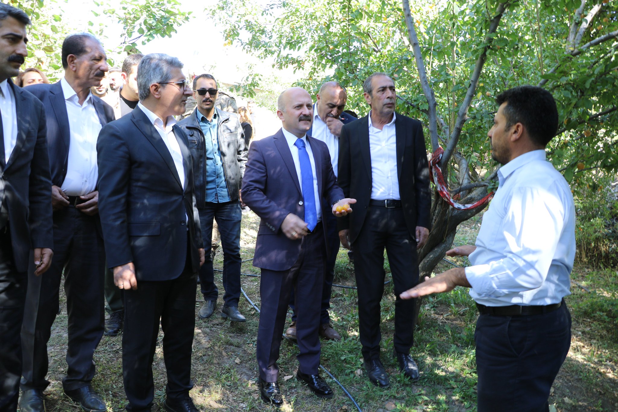 Ağrı Valisi Dr. Varol’dan Meyve Bahçesine Ziyaret