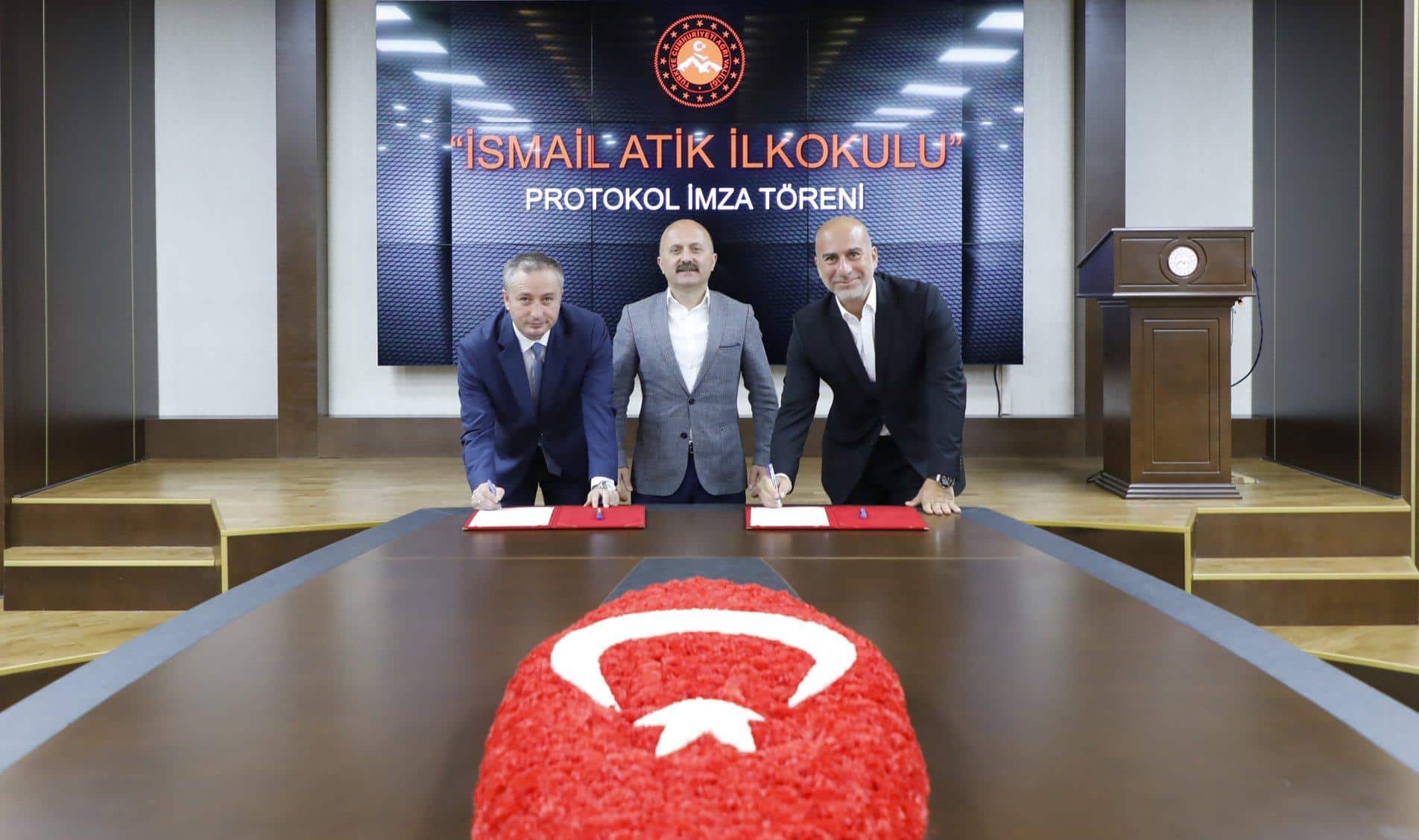 Ağrı Valisi Dr. Varol, Hayırsever İş İnsanı ile Okul Protokolü İmzaladı