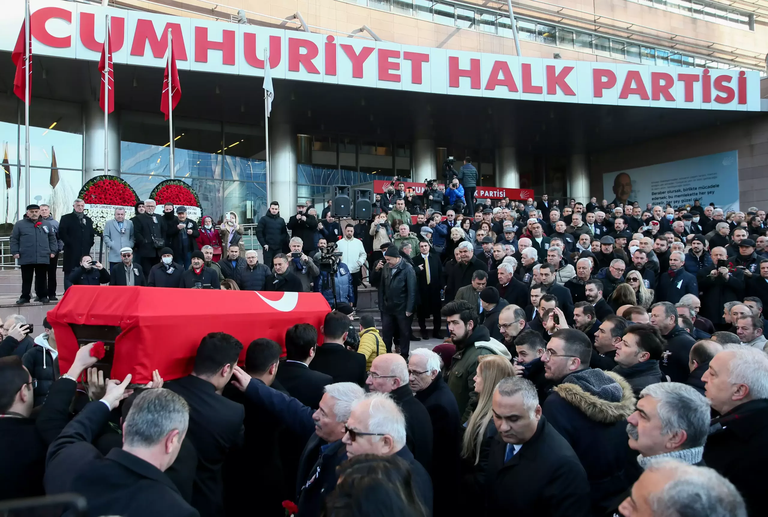 CHP eski Genel Başkanı Baykal, son yolculuğuna uğurlanıyor!