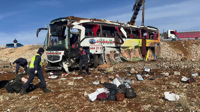 Afyonkarahisar’da yolcu otobüsü devrildi!