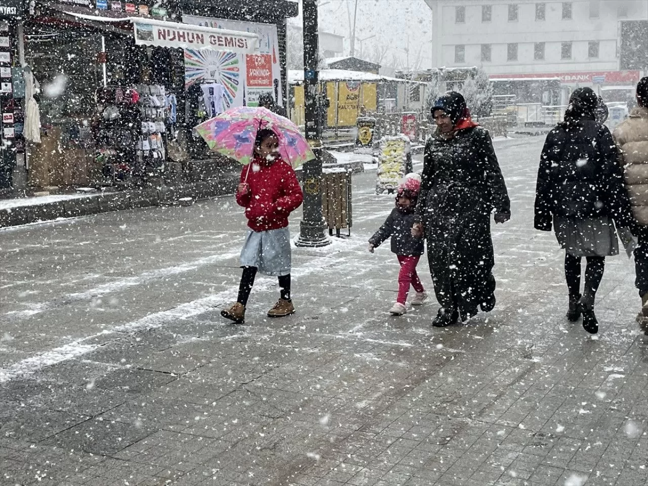 Ağrı beyaza büründü!