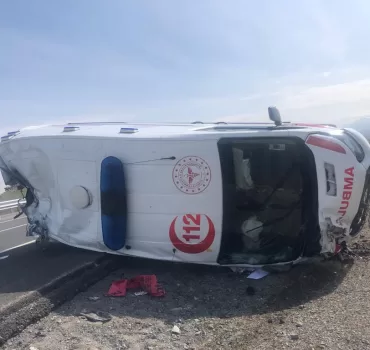 Ağrı’da ambulans kaza yaptı!