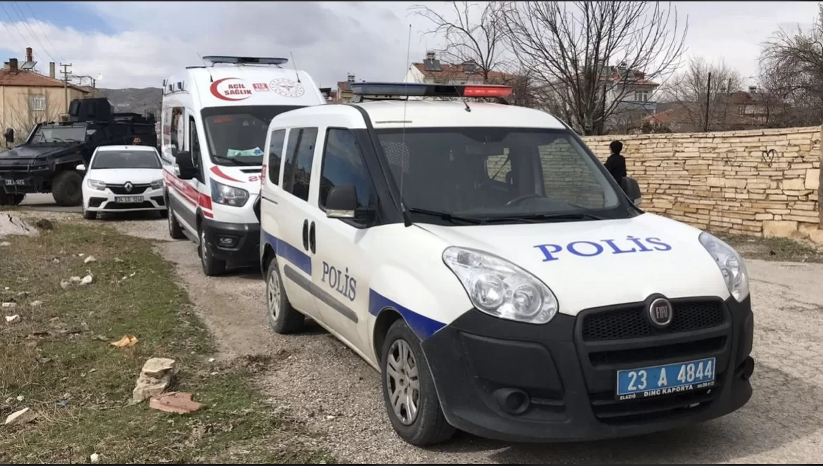 Elazığ’da öğretmen cinnet geçirdi!