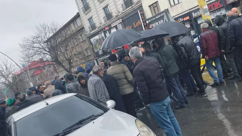 Ağrılılar ARAS EDAŞ’ı protesto etti!