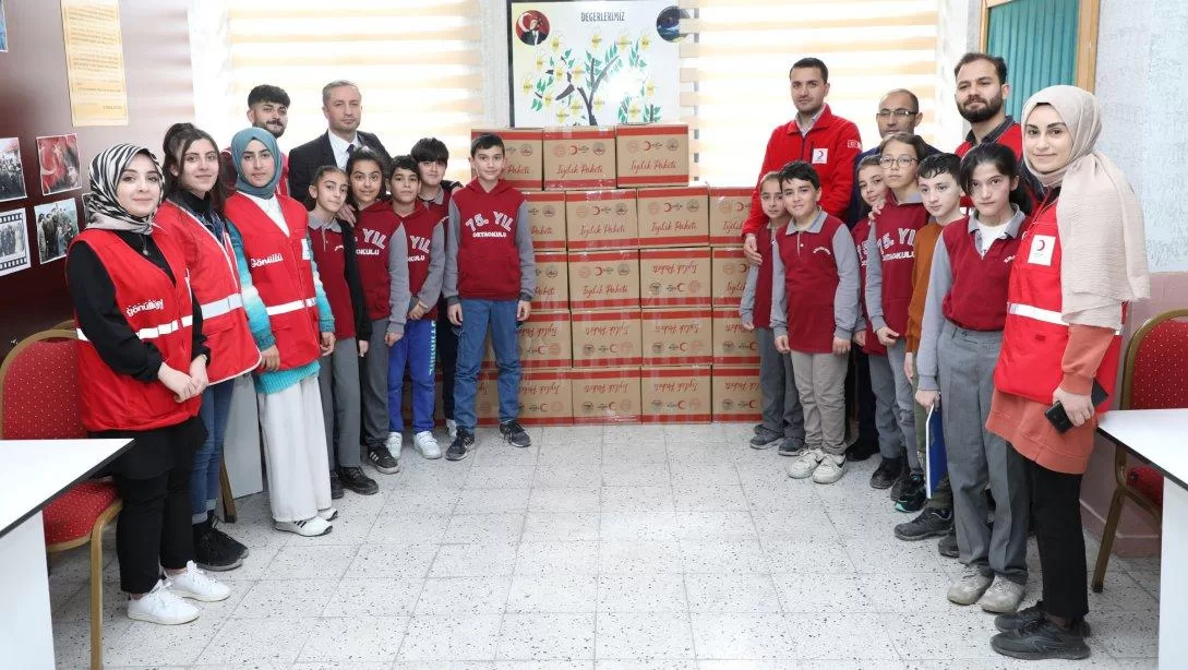 Ağrı’daki yardımlar Kızılay’a teslim edildi!