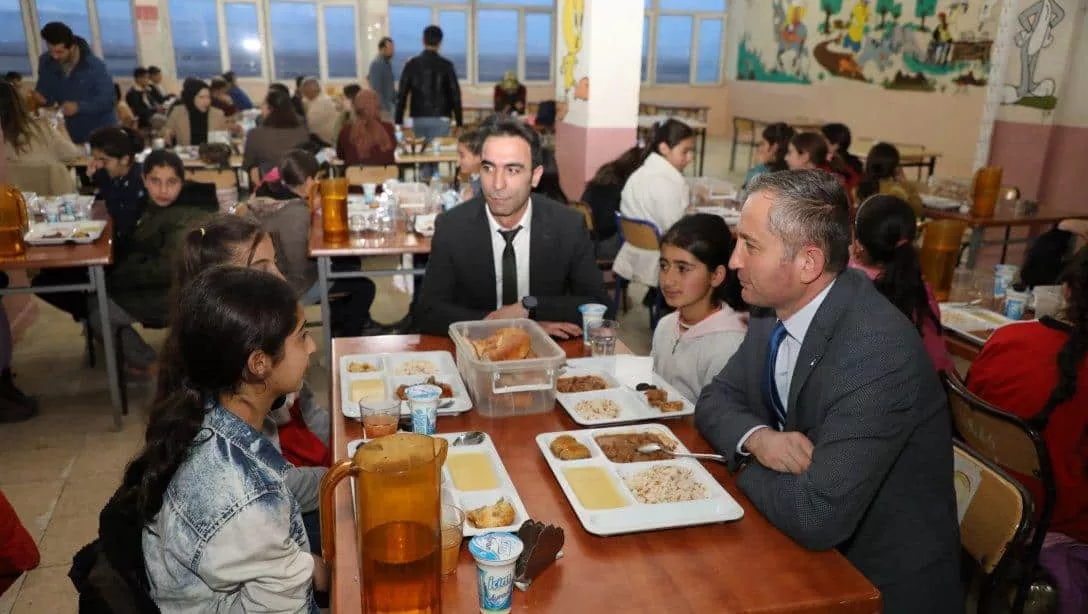 Ağrı İl Milli Eğitim Müdürü Kökrek, öğrencilerle iftar açtı