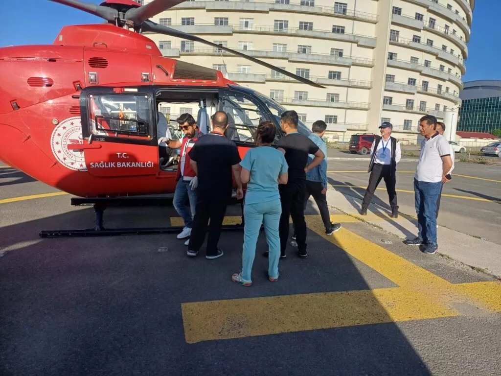 Ağrı’daki hasta bebek, Ambulans Helikopterle sevk edildi!