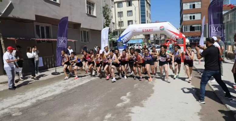 Ağrı’da İshak Paşa Sarayı Türkiye Dağ Koşusu Şampiyonası yapıldı