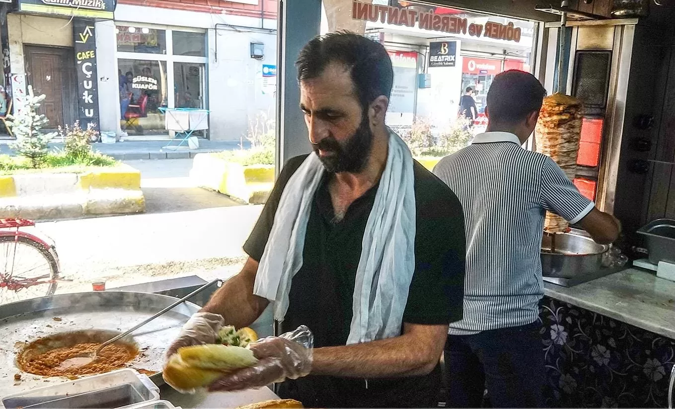 Ağrı’daki döner ustaları sıcaktan dert yandı