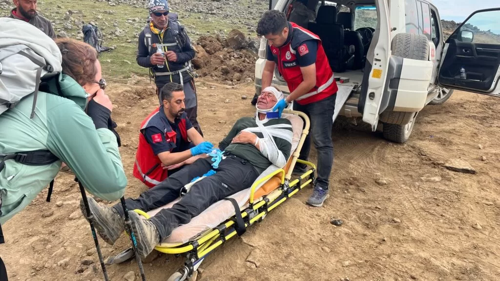 Ağrı Dağı’nda tırmanış yapan turist yaralandı