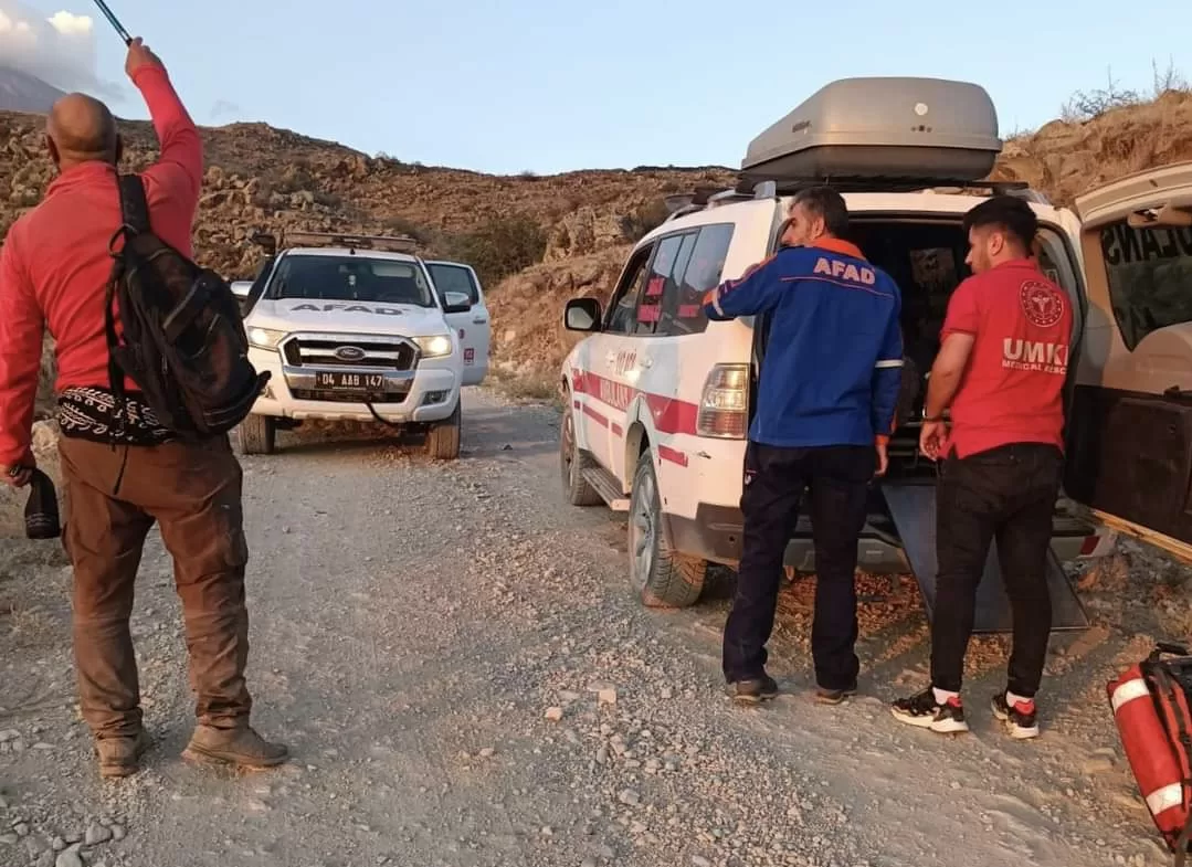 Ağrı Dağı’ndaki dağcıya AFAD ve UMKE ekipleri ulaştı