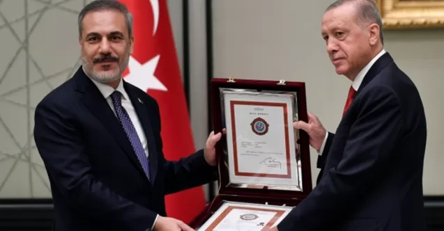 Dışişleri Bakanı Fidan, Cumhurbaşkanı Erdoğan’dan  “üstün hizmet madalyası” aldı