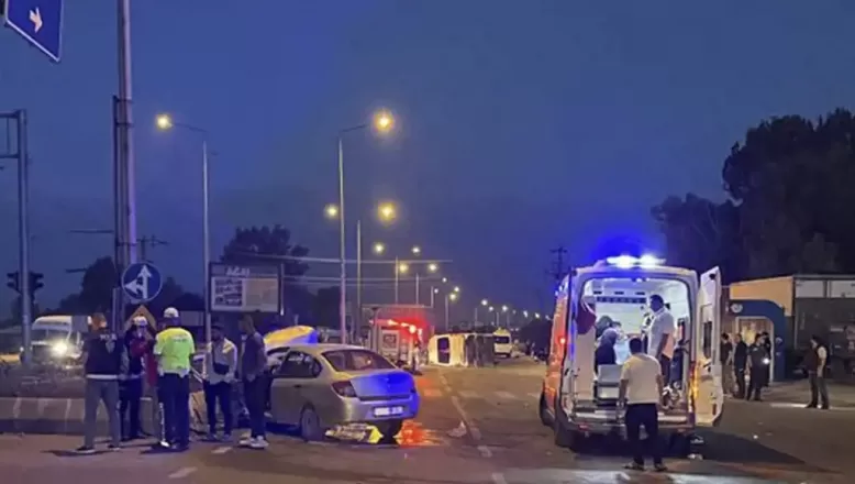 Ağrı’da iki araç çarpıştı, 16 kişi yaralandı