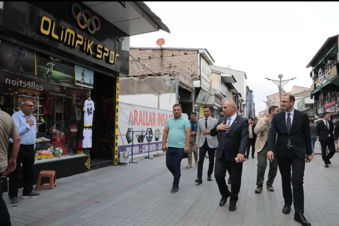 Ağrı Valisi Mustafa Koç, esnaf ziyaretinde!