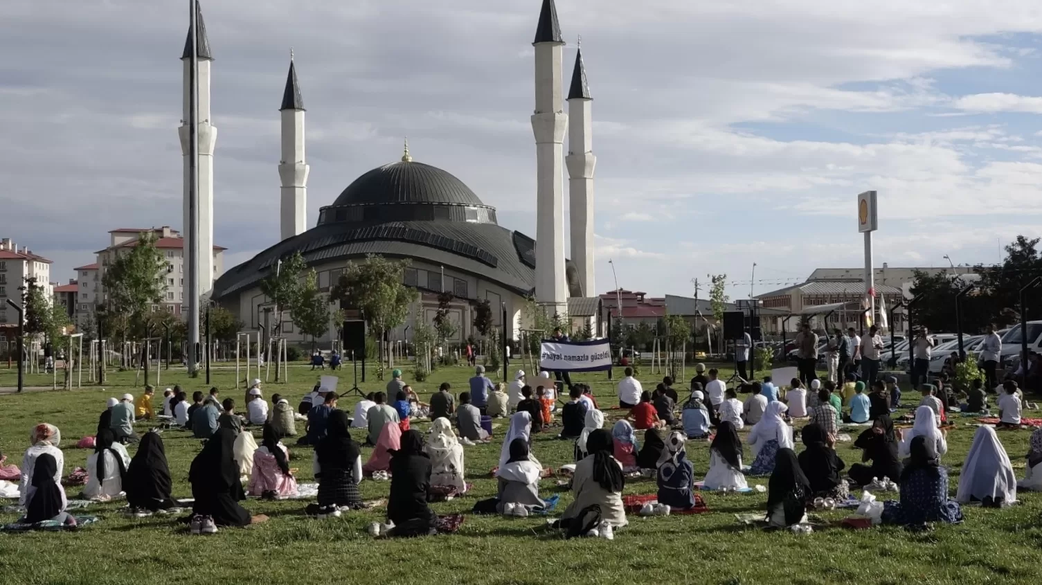 Hayat Namazla Güzeldir Etkinliği ile onlarca çocuk Ağrı’da saf tuttu