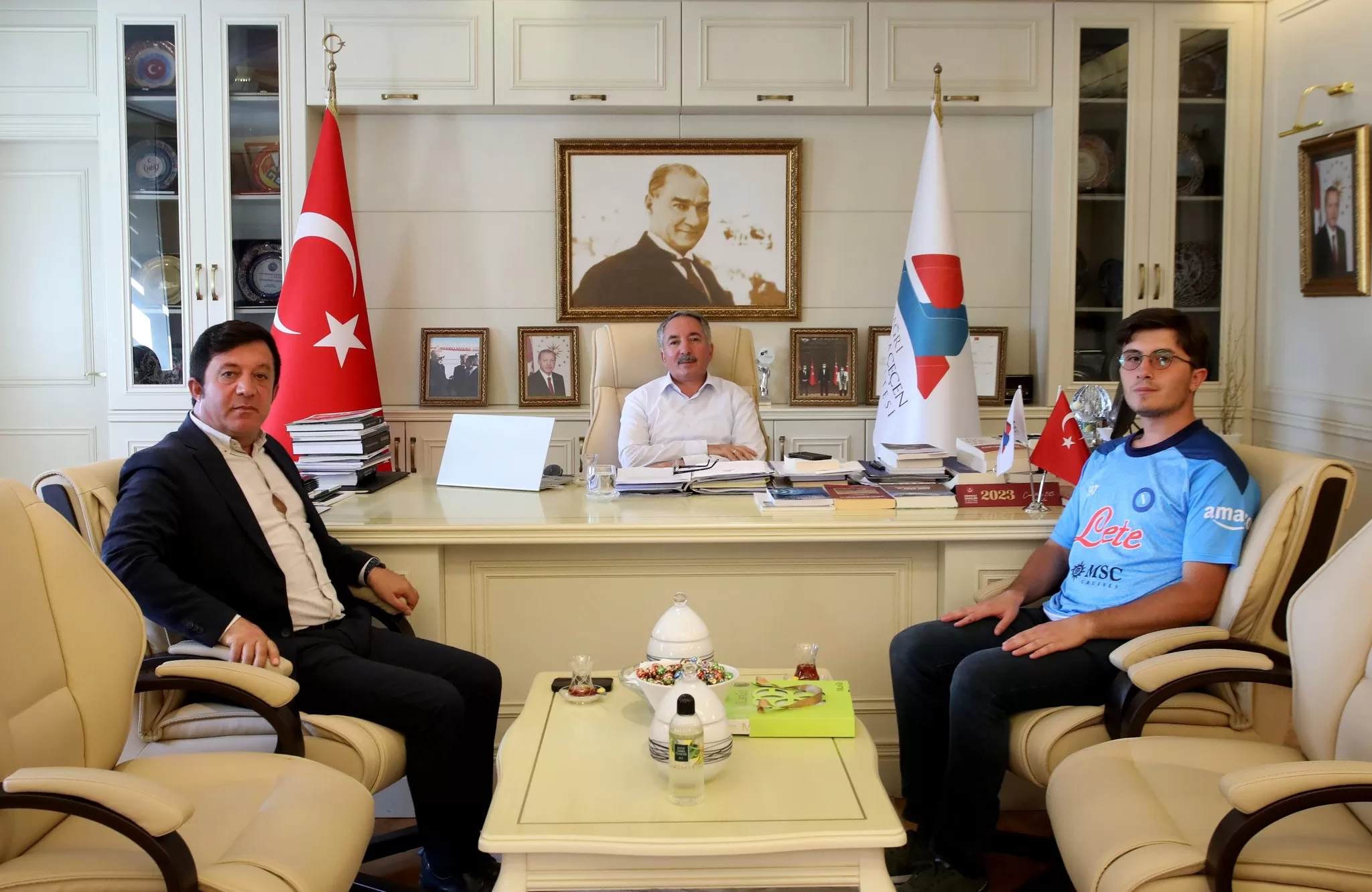 Diyadin Eski Belediye Başkanı Yaşar’dan AİÇÜ Rektörü Prof. Dr. Karabulut’a Ziyaret