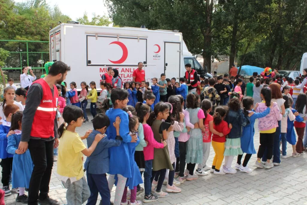 Kızılay Gönüllüleri, öğrencileri yalnız bırakmadı