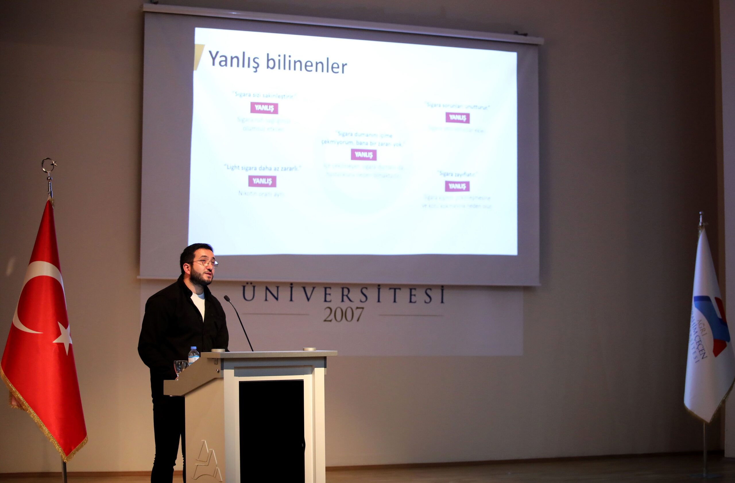 AİÇÜ’de ‘Bağımlılıkla Mücadele Konferansı’ Düzenlendi